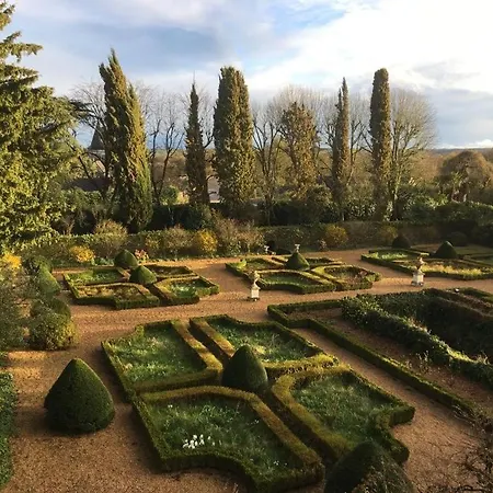 Sur Jardin A La Francaise Bed & Breakfast