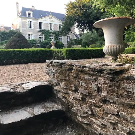 Sur Jardin A La Francaise Bed & Breakfast *